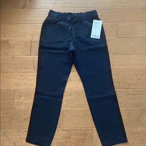 Lululemon On the Fly Woven Track Stripe pant. NWT